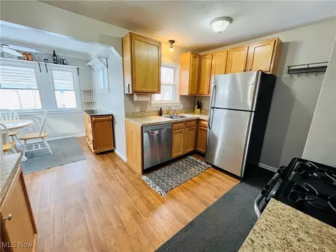 30009 Elgin Rd, Wickliffe, OH 44092 photo 5