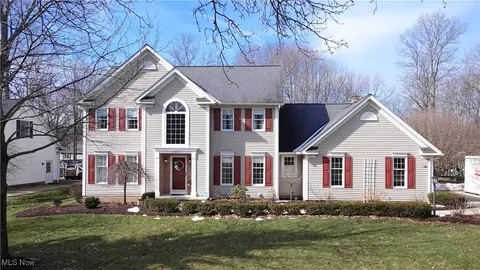 230 Birchbark Trl, Aurora, OH 44202
