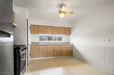 2735 Hetzel Dr, Parma, OH 44134 photo 8