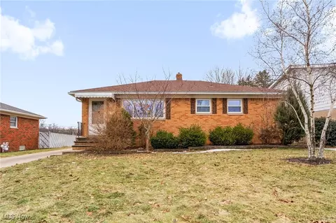 2735 Hetzel Dr, Parma, OH 44134