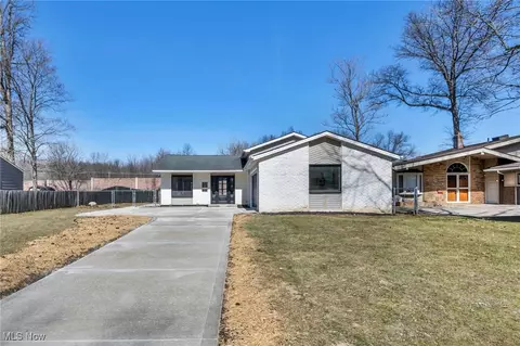 26060 Redwood Dr, Olmsted Falls, OH 44138