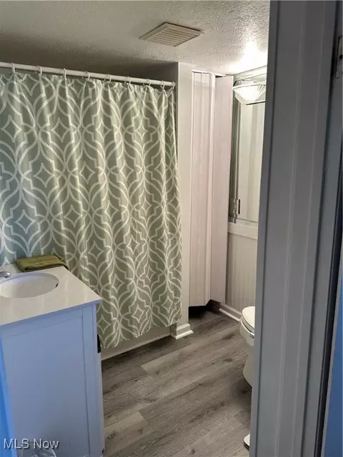 Bath - 381 Baldwin Rd, Akron, OH 44312 photo 2 of 2