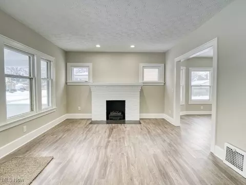 147 Cornell Ave, Elyria, OH 44035 photo 4