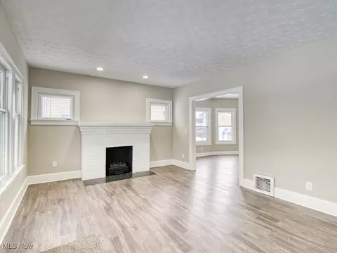 147 Cornell Ave, Elyria, OH 44035 photo 5