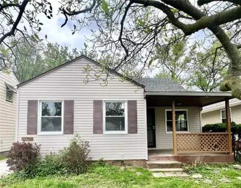 12703 Park Knoll Dr, Garfield Heights, OH 44125