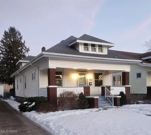 1302 Waverly Rd, Sandusky, OH 44870