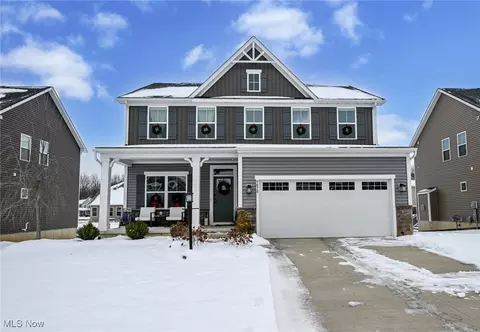 9878 Ethan Cir, Olmsted Falls, OH 44138
