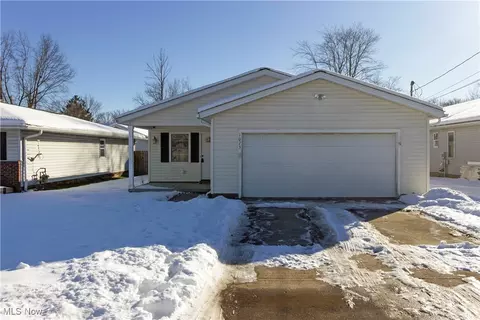 1073 Lloyd Ave, Aurora, OH 44202