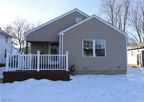 8162 Brookside Dr, Olmsted Falls, OH 44138