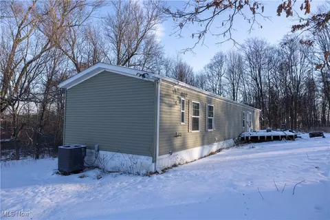 7488 Fredericksburg Rd, Fredericksburg, OH 44627