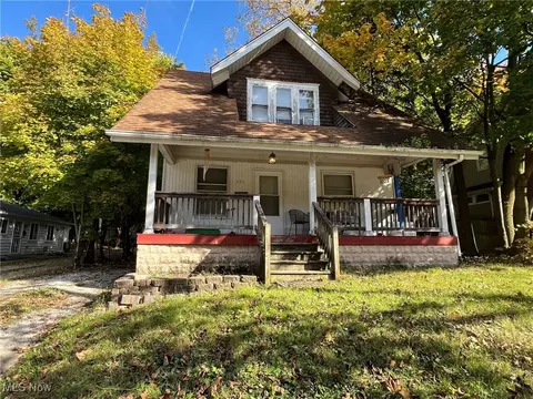 991 Diana Ave, Akron, OH 44307