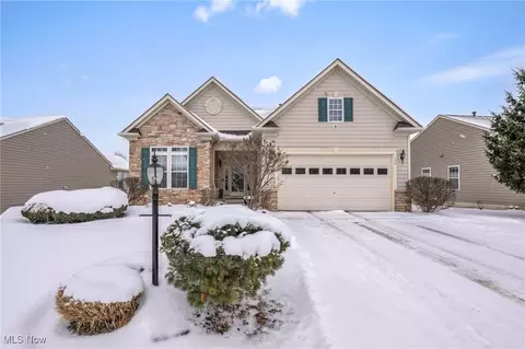 156 Weatherstone Dr, Berea, OH 44017