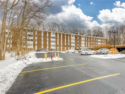 3070 Kent Rd #505, Stow, OH 44224