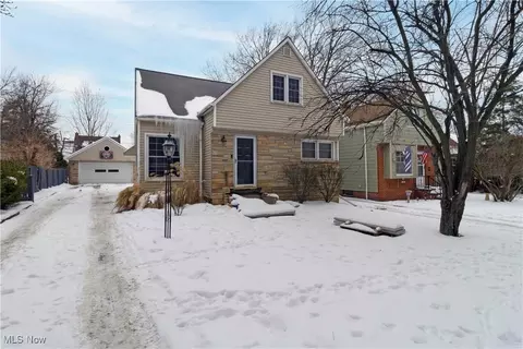 5854 Eldon Dr, Parma Heights, OH 44130
