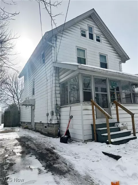 1068 Florida Ave, Akron, OH 44314