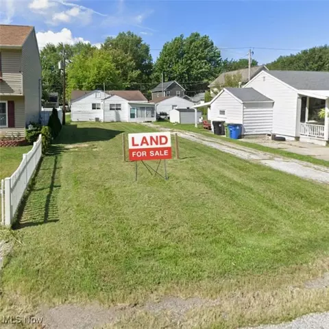 33862 Beachpark Dr, Eastlake, OH 44095