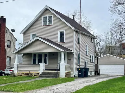 206 Oak Knoll Ave SE, Warren, OH 44483