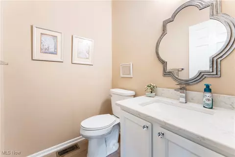 Bath - 2444 Charing Cross Rd NW, Canton, OH 44708 photo 3 of 4