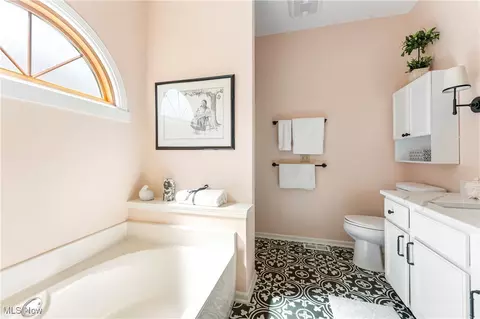 Bath - 2444 Charing Cross Rd NW, Canton, OH 44708 photo 1 of 4