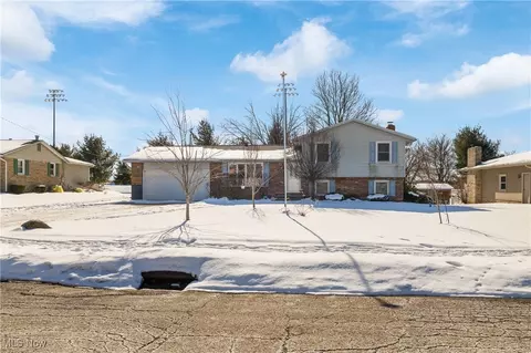 2040 Walsh St, Louisville, OH 44641