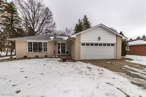 38856 Johnnycake Ridge Rd, Willoughby, OH 44094