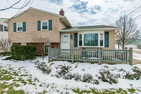 7452 Larkspur Dr, Mentor On The Lake, OH 44060
