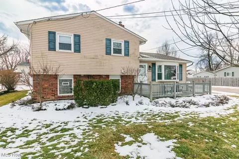 7452 Larkspur Dr, Mentor On The Lake, OH 44060 photo 4