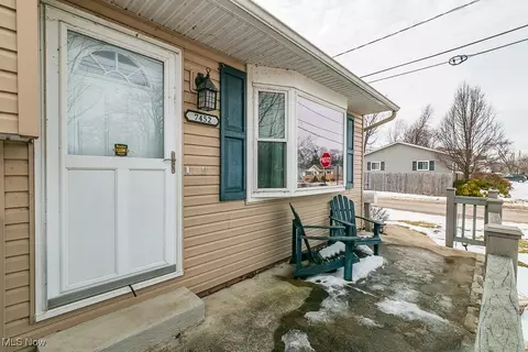 7452 Larkspur Dr, Mentor On The Lake, OH 44060 photo 2