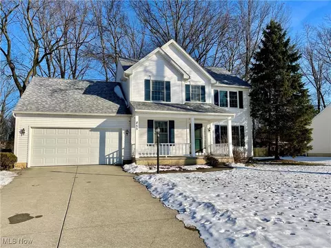 855 Hollyview Dr, Sheffield Lake, OH 44054