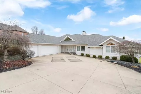 4182 Lochness Cir NW, Canton, OH 44718