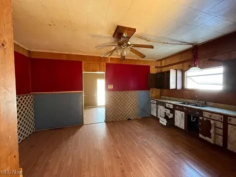 83 Watson St, Dillonvale, OH 43917 photo 8