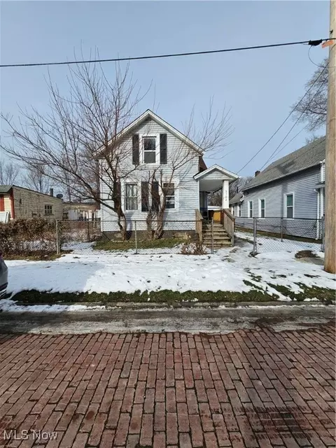 5704 Pacific Ave, Cleveland, OH 44102