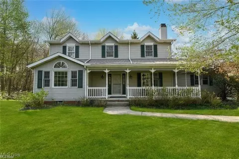 17805 Settlers Trl, Chagrin Falls, OH 44023