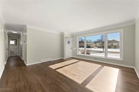 Living - 687 E Clearview Ave, Seven Hills, OH 44131 photo 2 of 8