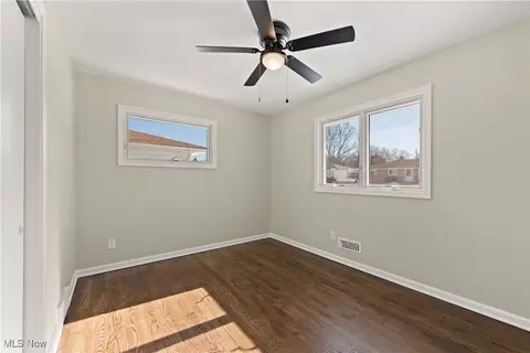 Bedroom - 687 E Clearview Ave, Seven Hills, OH 44131 photo 9 of 10