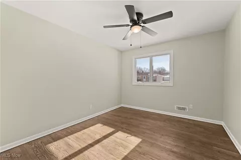 Bedroom - 687 E Clearview Ave, Seven Hills, OH 44131 photo 6 of 10