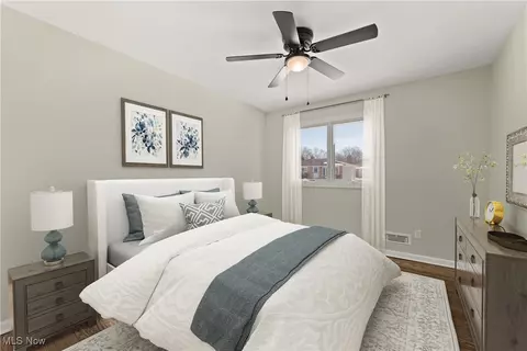 Bedroom - 687 E Clearview Ave, Seven Hills, OH 44131 photo 5 of 10