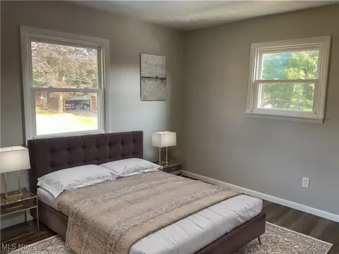 Bedroom - 629 Meadowridge Ave NW, Canton, OH 44708 photo 2 of 2