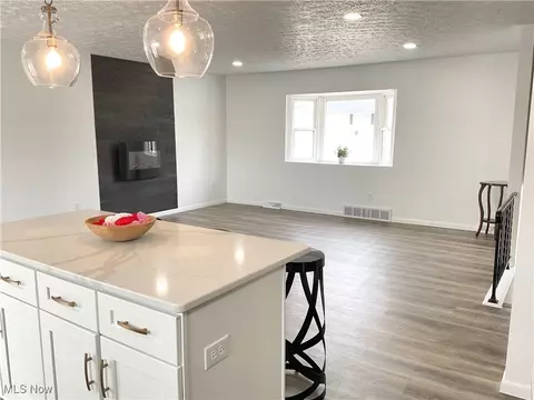 Living - 629 Meadowridge Ave NW, Canton, OH 44708 photo 2 of 5