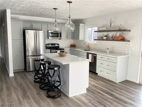Kitchen - 629 Meadowridge Ave NW, Canton, OH 44708 photo 2 of 4