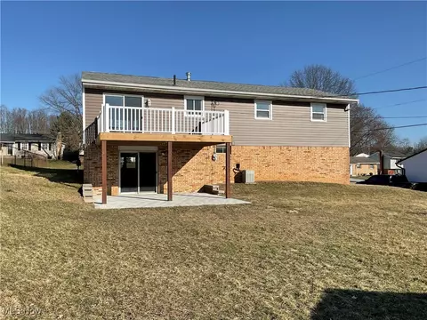 Exterior - 629 Meadowridge Ave NW, Canton, OH 44708 photo 6 of 9