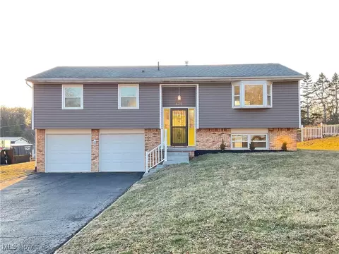 Exterior - 629 Meadowridge Ave NW, Canton, OH 44708 photo 4 of 9