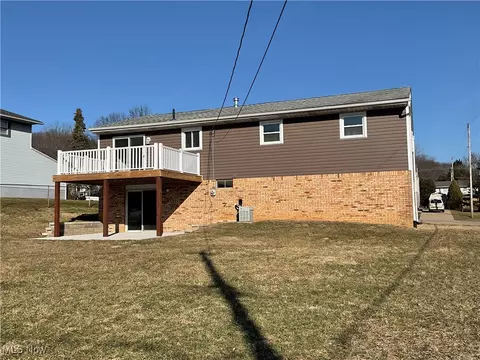 Exterior - 629 Meadowridge Ave NW, Canton, OH 44708 photo 5 of 9