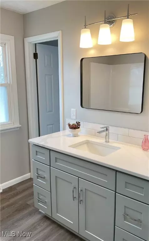 Bath - 629 Meadowridge Ave NW, Canton, OH 44708 photo 1 of 3