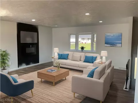 Living - 629 Meadowridge Ave NW, Canton, OH 44708 photo 1 of 5