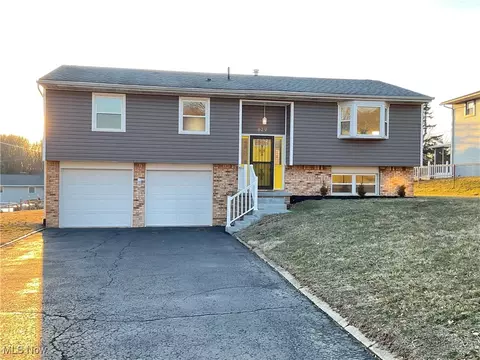 Exterior - 629 Meadowridge Ave NW, Canton, OH 44708 photo 2 of 9