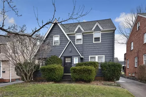 999 Pennfield Rd, Cleveland Heights, OH 44121