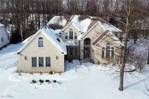 18536 Martins Ln, Strongsville, OH 44149