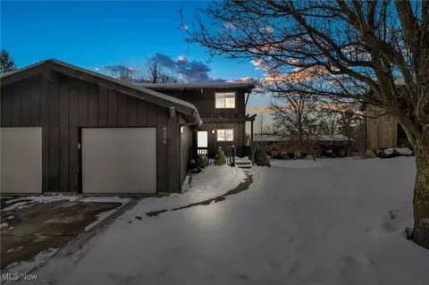 9376 Sherman Ln #310, North Royalton, OH 44133