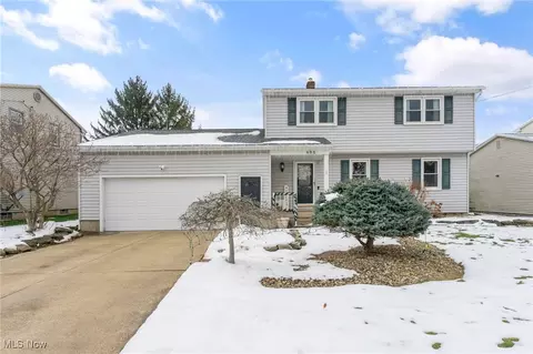 486 Oakridge Dr, Youngstown, OH 44512